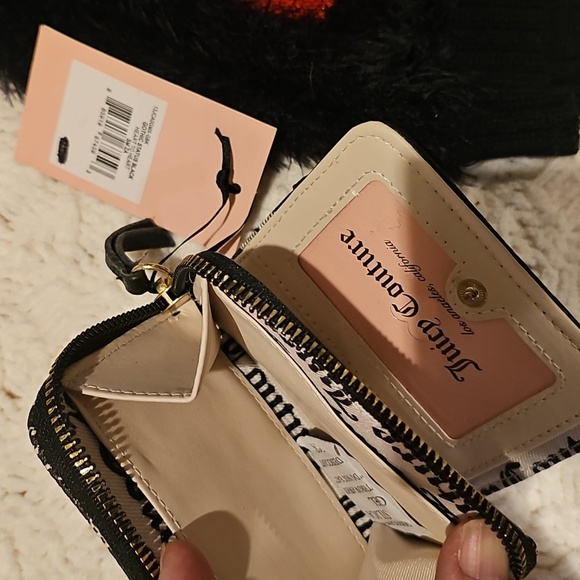 Juicy Couture Beanie And Wallet - Picture 5 of 8
